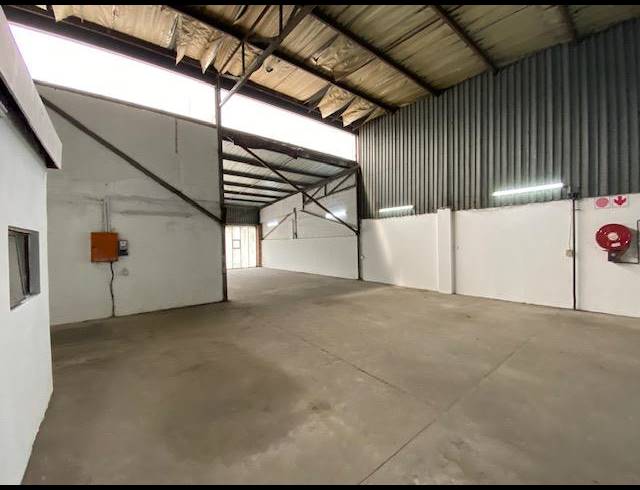 330M² WAREHOUSE TO LET IN BRIARDENE
